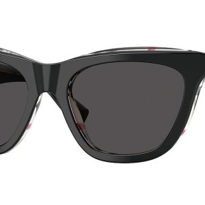 top-black-on-vintage-che